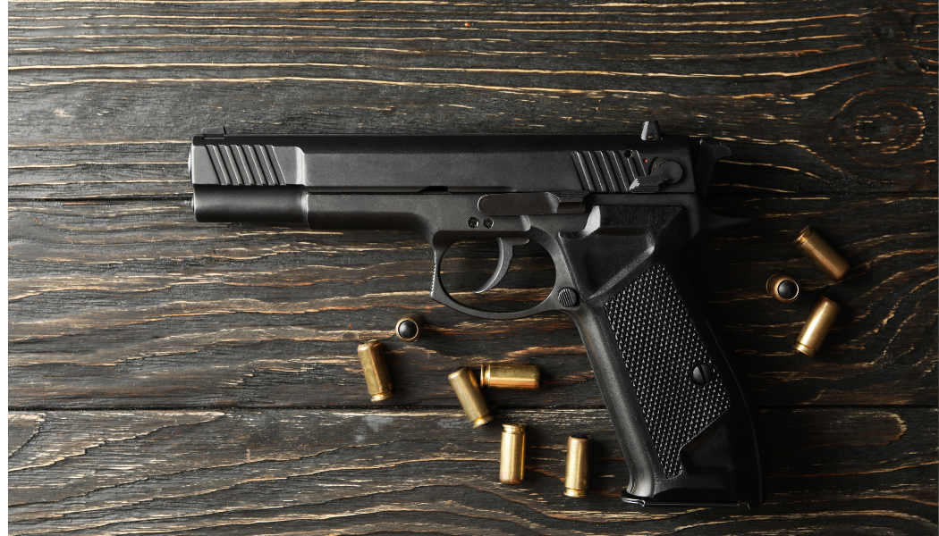 Homem é preso pela PM com arma de numeração raspada durante investigação de roubo em Patrocínio