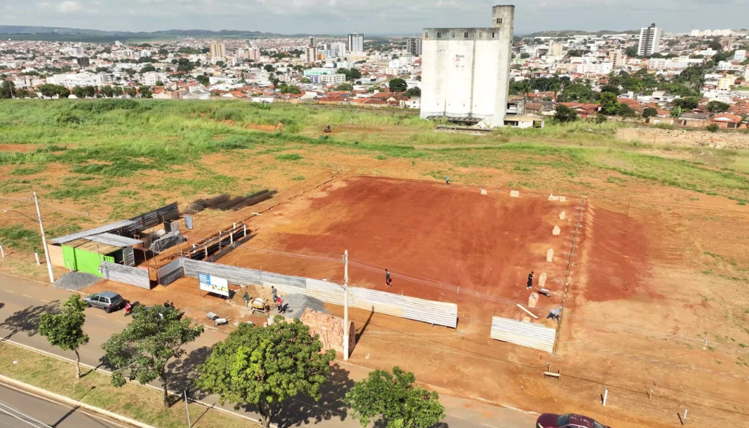 Obras da UBS Morada do Sol avançam com nova etapa de terraplanagem e fundação em Patrocínio