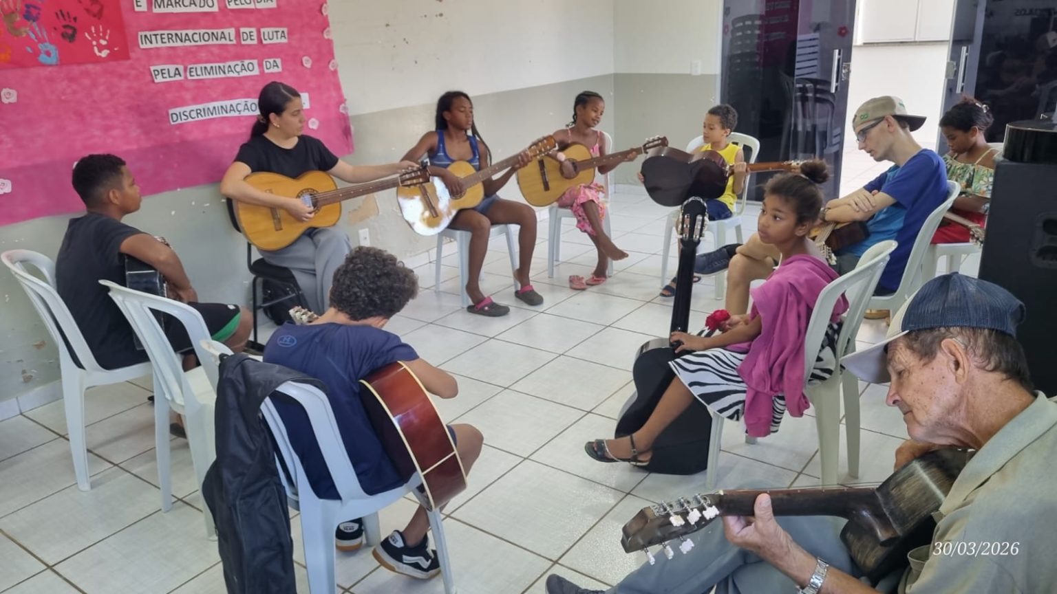 Oficina de violão promove convivência e fortalecimento de vínculos no CRAS Wilson Nélis