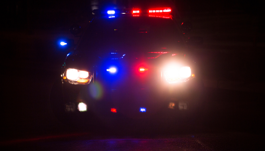 Homem é preso após causar danos em residência e resistir à abordagem policial