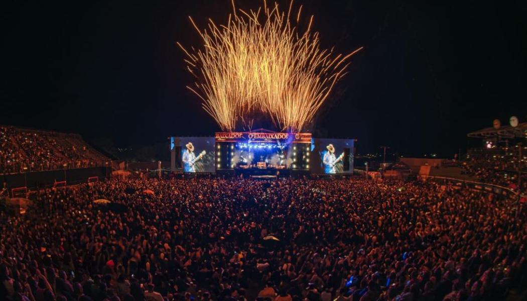 Abertura da FEMCAFÉ 2026 reúne grande público e movimenta Parque de Exposições em Patrocínio