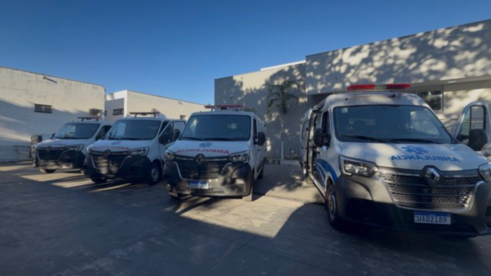 Governo Municipal recebe mais três ambulâncias e amplia investimentos na renovação da frota da Saúde