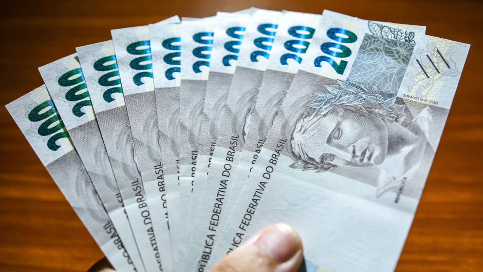 Polícia Militar apreende R$ 1,4 mil em notas falsas e prende suspeito em Patrocínio
