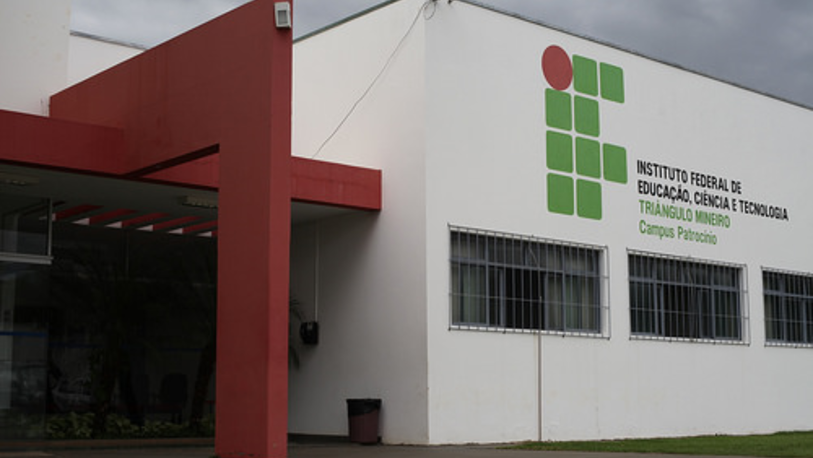 Jovem é preso por tráfico de drogas após PM apreender grande quantidade de maconha no bairro Pizolato