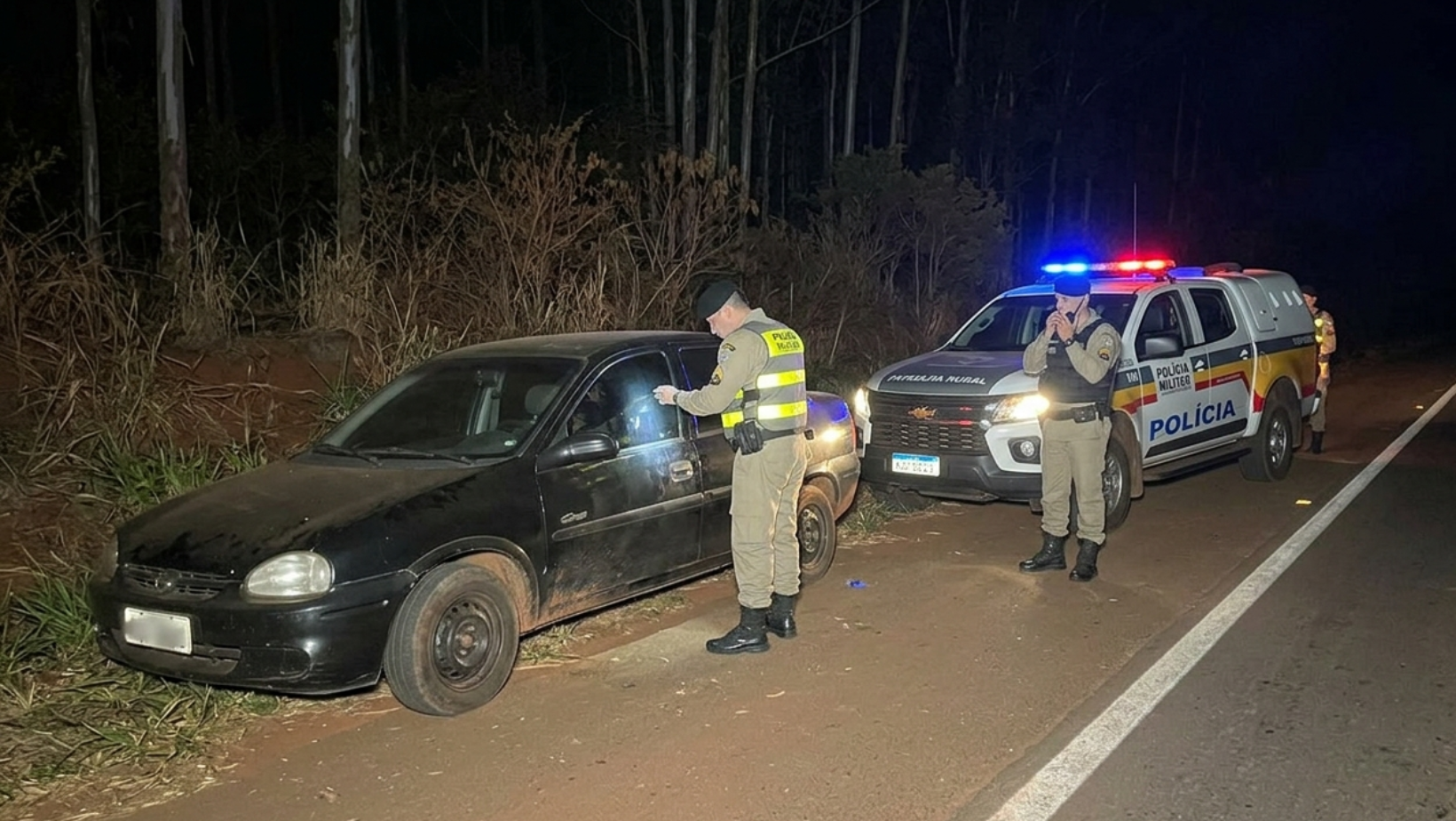 Polícia Militar recupera carro furtado horas após crime na MG-230, em Patrocínio