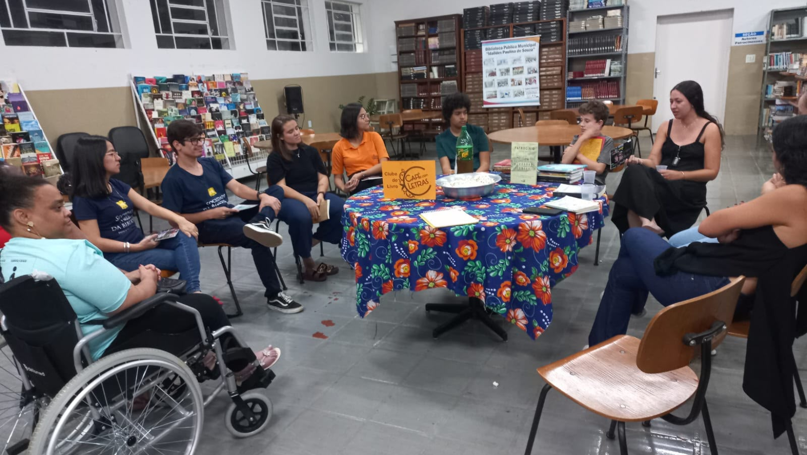Clube do Livro “Café com Letras” promove encontro e valoriza autores patrocinenses na Biblioteca Municipal