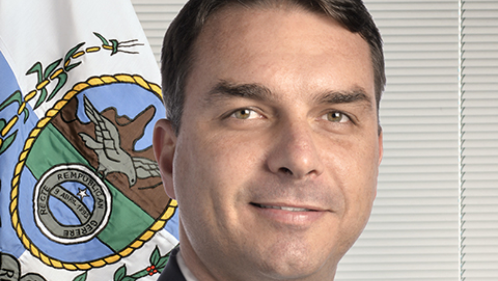 Suspeito de ameaçar Flávio Bolsonaro é levado para depor em Juiz de Fora