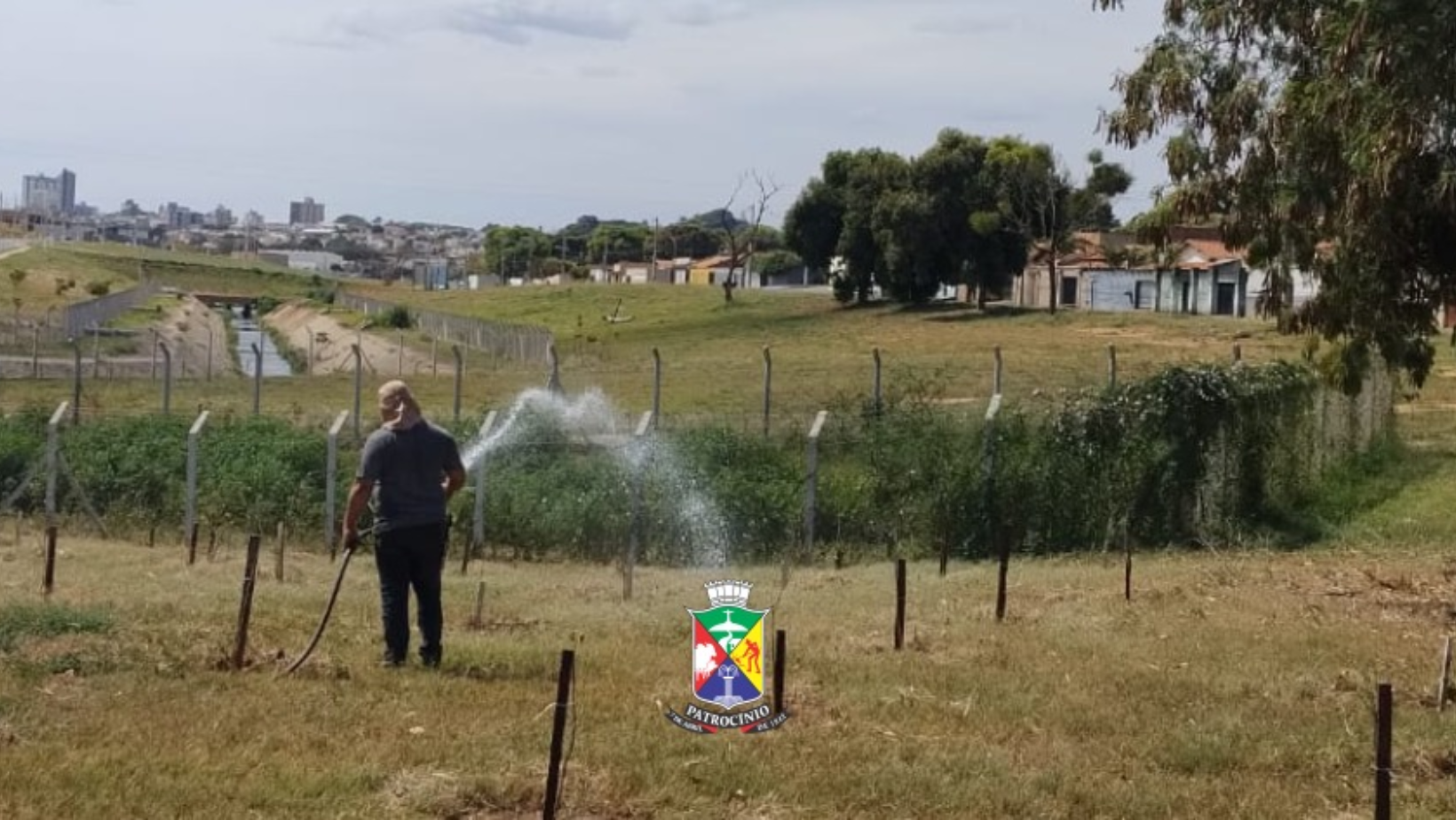 Governo Municipal realiza manutenção no Bosque do Amanhã