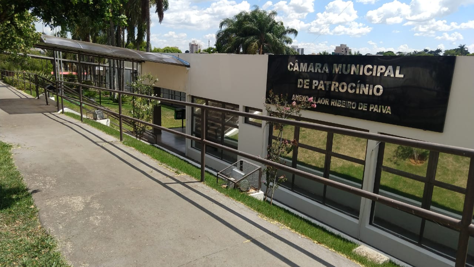Câmara de Patrocínio aprova isenção de taxas para habitação de interesse social