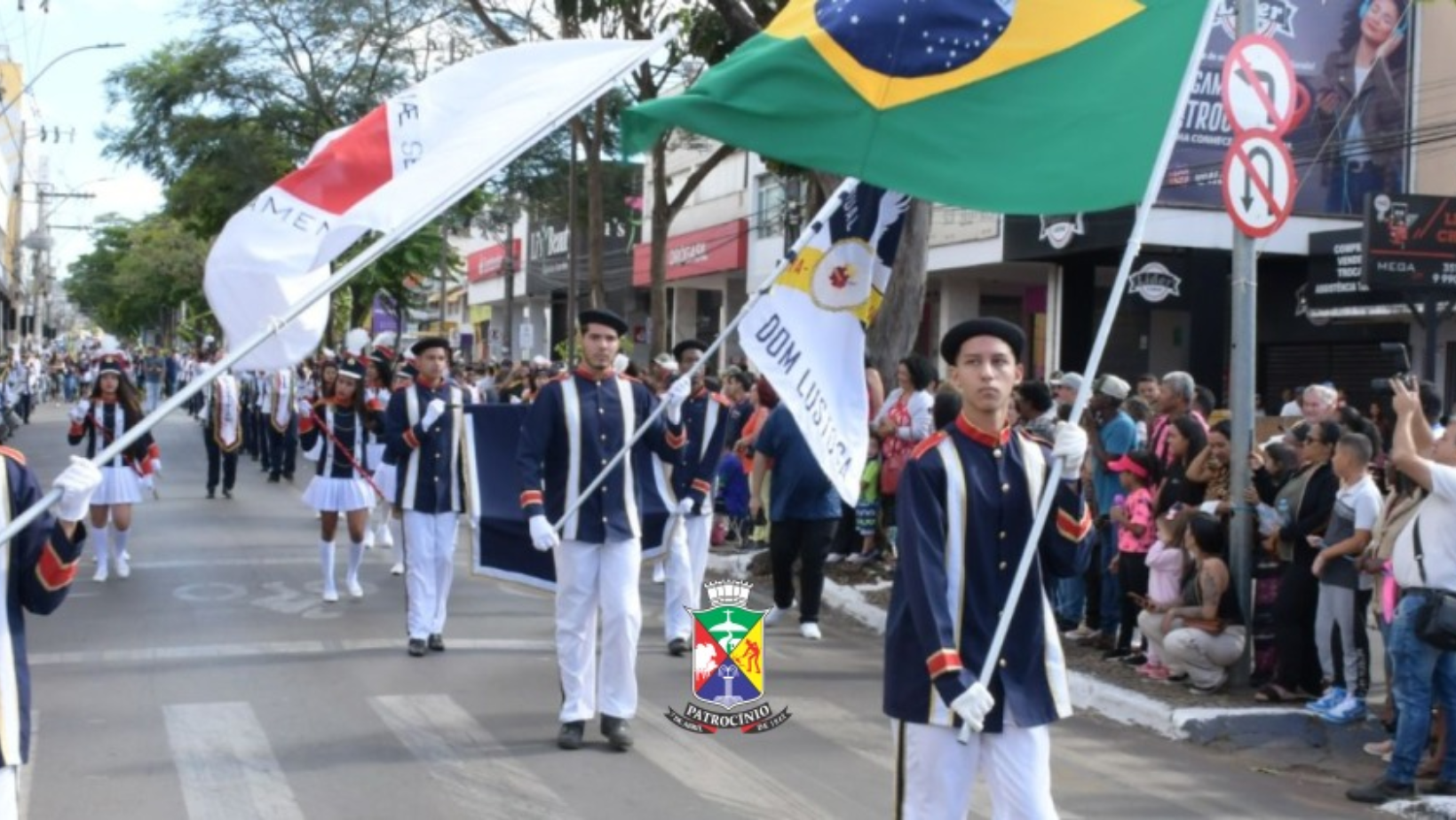 Desfile de 7 de Setembro leva cerca de 2.500 participantes à Avenida Rui Barbosa